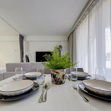 Mercury 319 - 2x Pool Cards Access & Shopping Mall * Saint Julian's