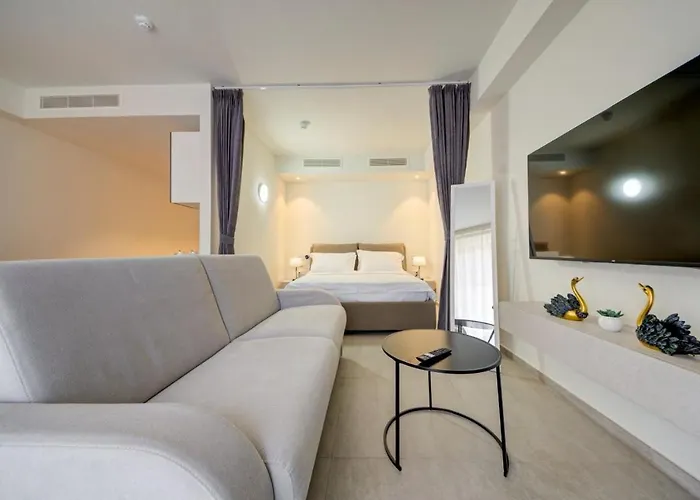 Mercury 319 - 2x Pool Cards Access & Shopping Mall سانت جوليان