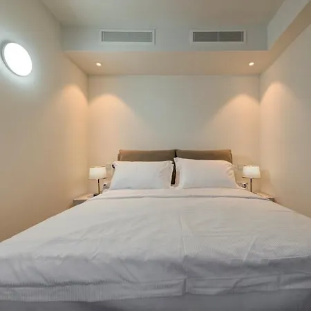 Mercury 319 - 2x Pool Cards Access & Shopping Mall Saint Julian's